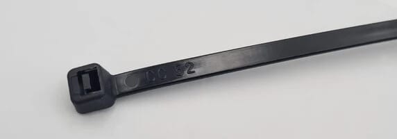 MELBYE - Johdinside - 2,5x100 UV-kest.100 kpl musta