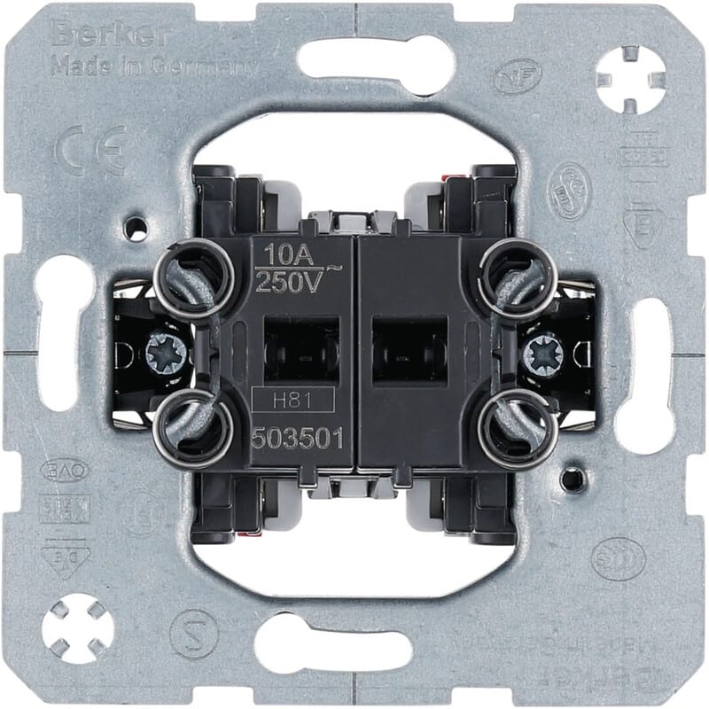 HAGER - Vipupainike - 1s+1a/10A/250V UJ 0X