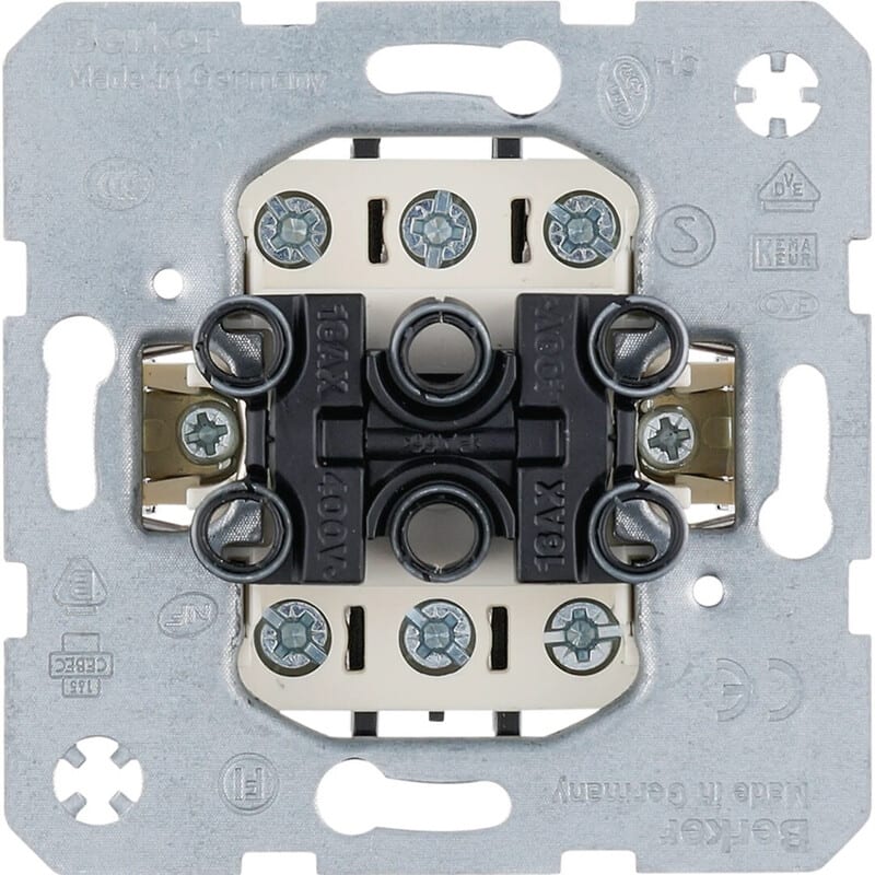 HAGER - Kytkin - 1+1+1/16A/400V UR 0X
