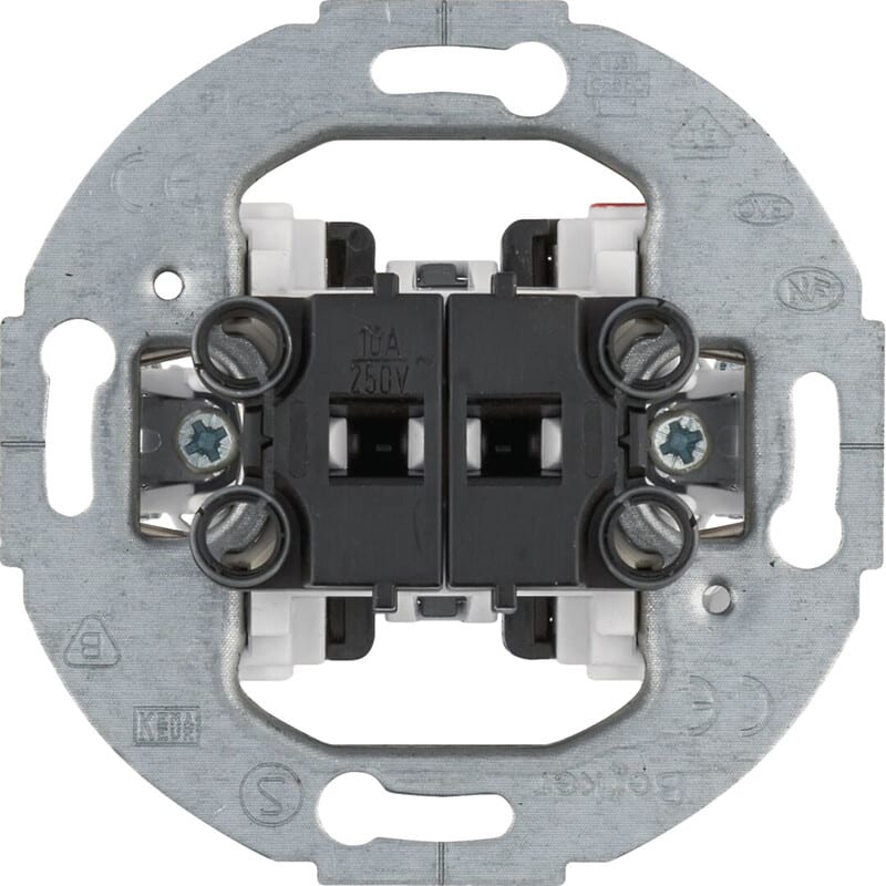 HAGER - Painike - 5/10A/250V UJ 0X pyör.keh.