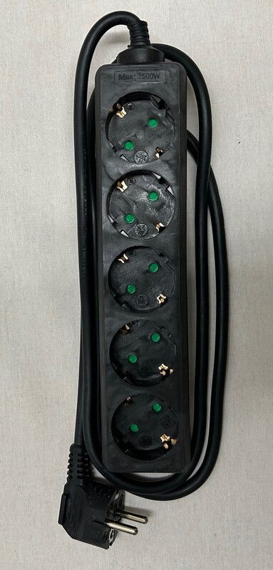 REIMAX ELECTRONICS - Jatkojohto 1-vaihe - 5-OS. H05VV-F 3G1,5 musta 1,5m