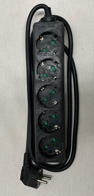 REIMAX ELECTRONICS - Jatkojohto 1-vaihe - 5-OS. H05VV-F 3G1,5 musta 1,5m