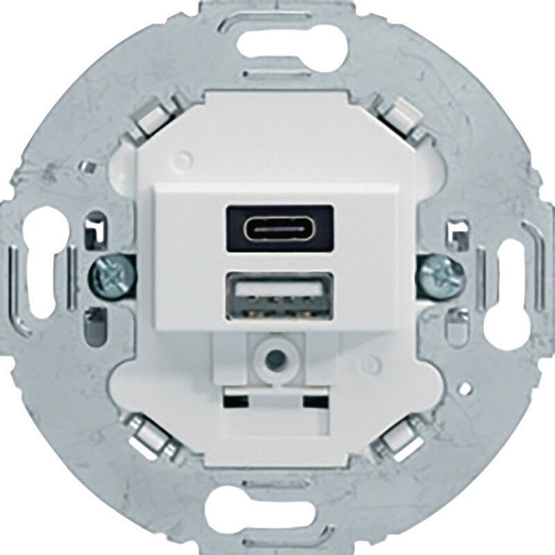HAGER - Pistorasia - USB A+C/3A/230V UR VAL