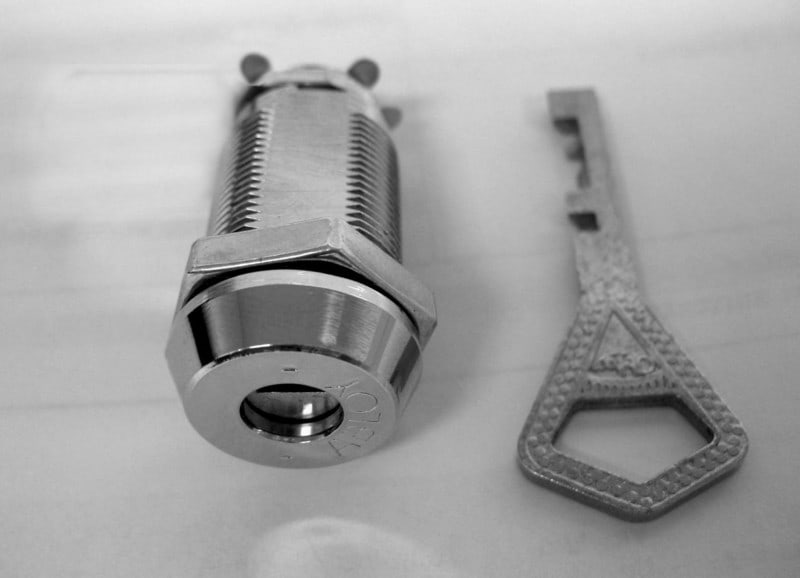 LAUKAMO ELECTROMEC - Lukko+telki - Laitekaapin lukko.Abloy