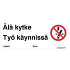 NORMIOPASTE - Muovikilpi 300X120 - ÄLÄ KYTKE TYÖ KÄYNNISSÄ