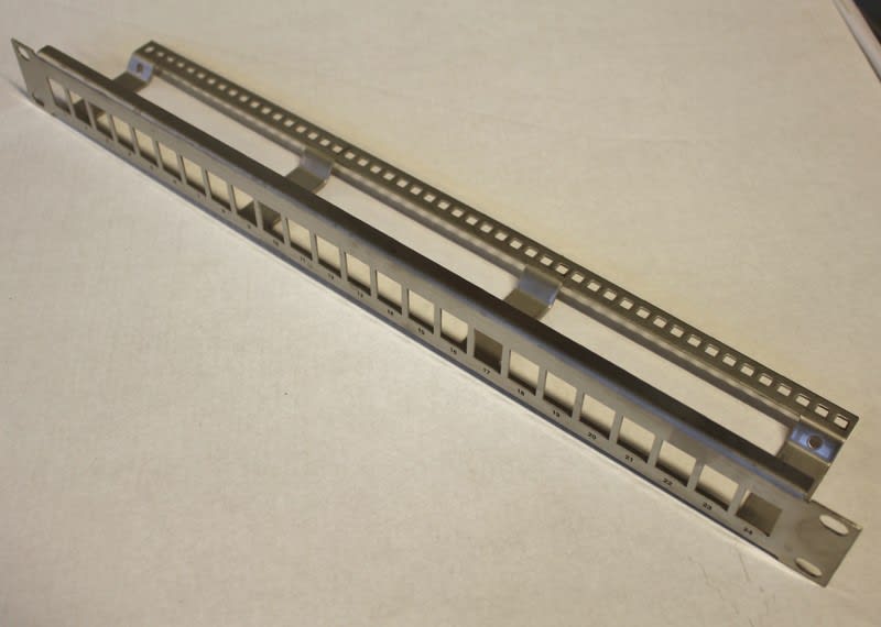 FSM - Paneeli-kupari - 24P 1U UTP/STP keystone 19 HA